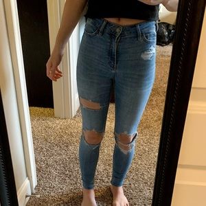 hollister light wash skinny jeans